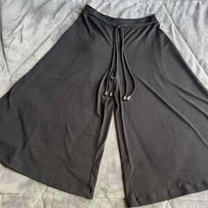 Vintage Y2K AGB black wide leg capri pants culottes with ties size small